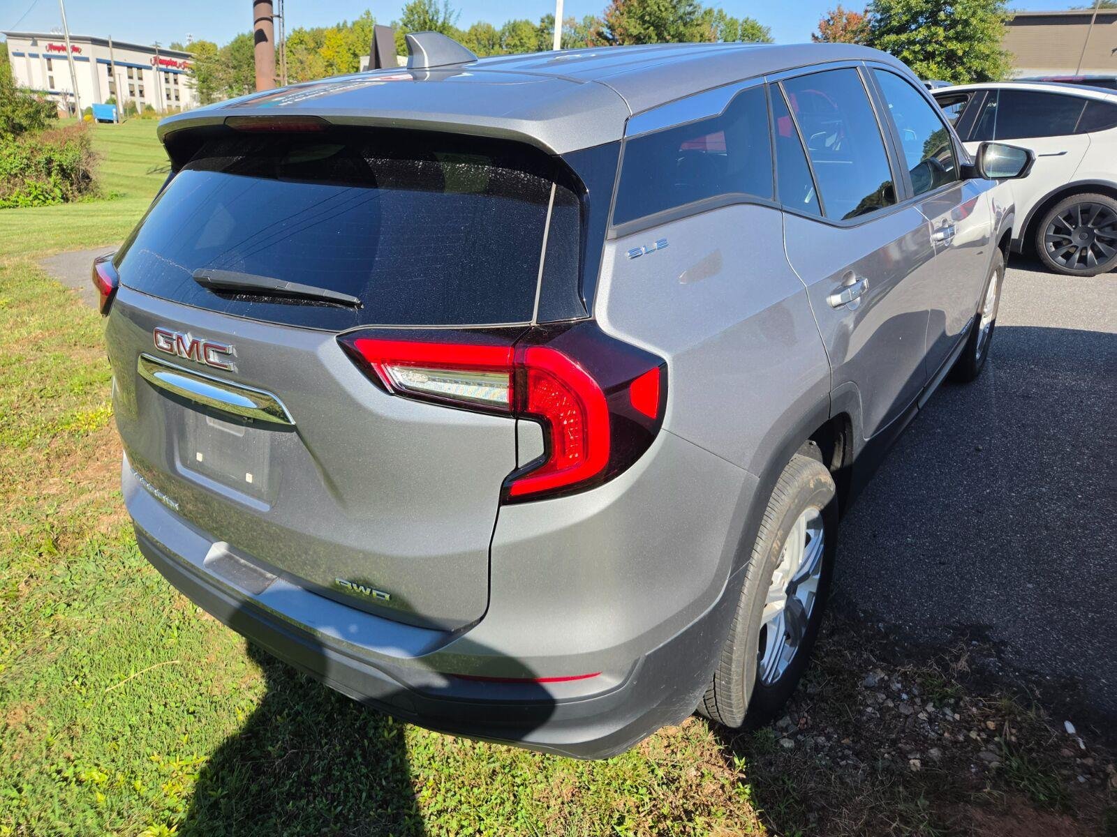 Used 2024 GMC Terrain SLE AWD/4WD image 5