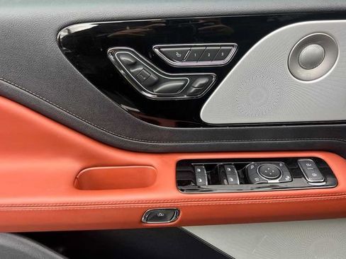 Used 2025 Lincoln Aviator Reserve w/ Equipment Group 201A image 9