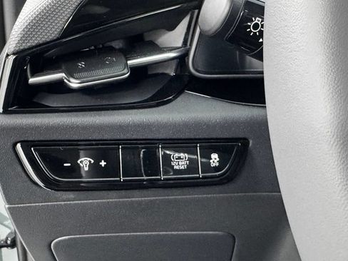 New 2026 Kia Niro EX FWD image 32