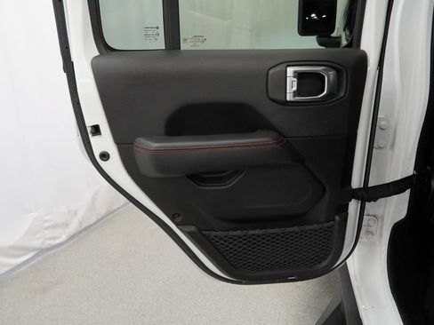 Certified 2022 Jeep Gladiator Rubicon w/ LED Lighting Group AWD/4WD image 44