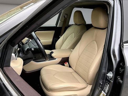 Used 2021 Toyota Highlander XLE AWD/4WD image 20