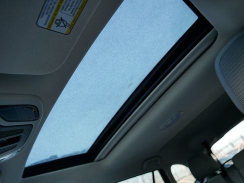 Used 2023 Subaru Outback Premium image 32