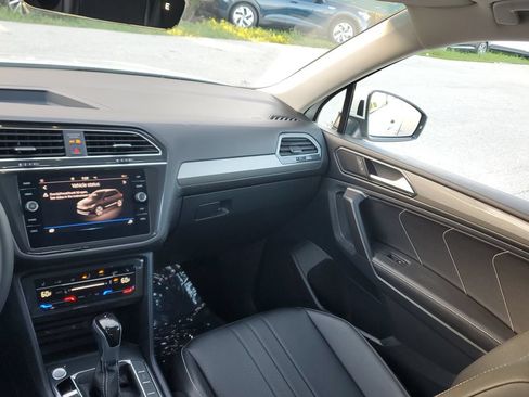 Certified 2023 Volkswagen Tiguan SE w/ Panoramic Sunroof Package FWD image 21