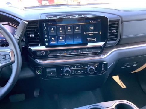 Used 2024 Chevrolet Silverado 1500 LT w/ Z71 Off-Road Package image 6