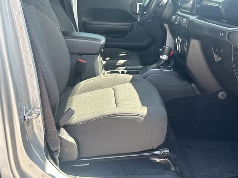 Used 2022 Jeep Gladiator Sport AWD/4WD image 14