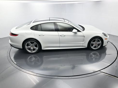 Used 2019 Porsche Panamera image 40