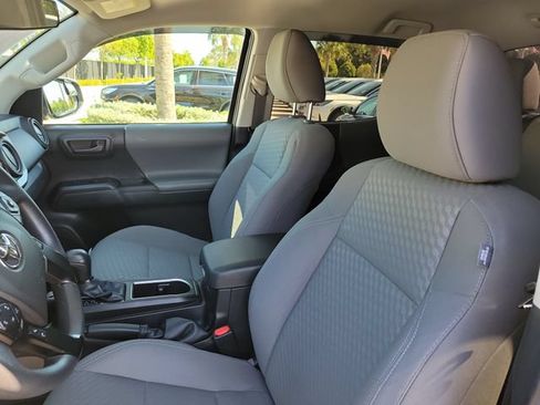 Used 2022 Toyota Tacoma SR AWD/4WD image 12