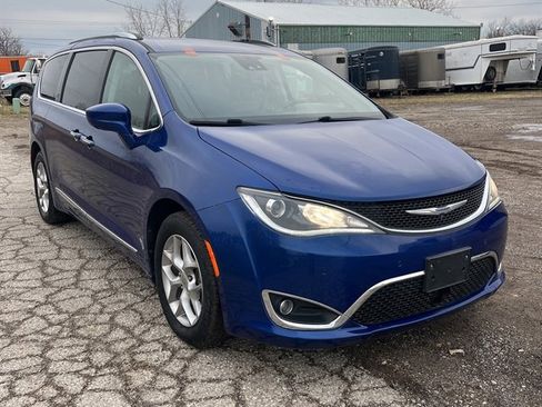Used 2019 Chrysler Pacifica Touring-L Plus image 5