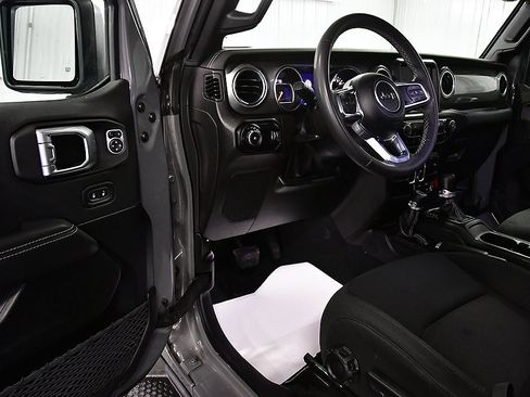 Used 2023 Jeep Wrangler Sahara image 13