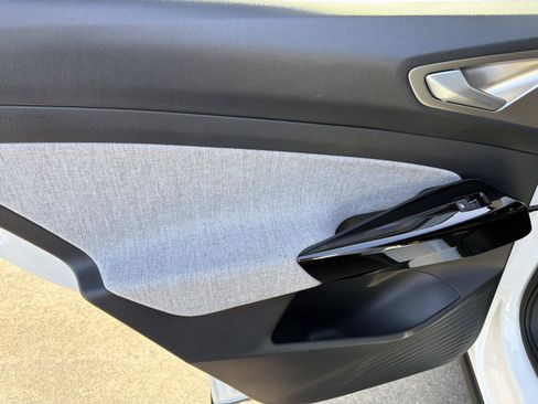 Certified 2023 Volkswagen ID.4 Pro RWD image 9