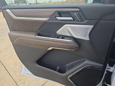 New 2026 GMC Acadia Denali Ultimate w/ LPO, Floor Liner Package AWD/4WD image 28