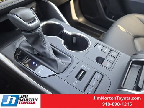 Used 2026 Toyota Highlander XLE AWD/4WD image 21