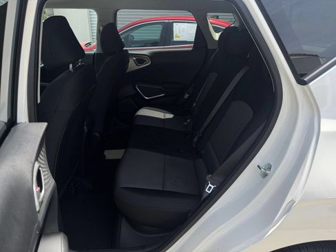 Used 2025 Kia Soul LX w/ LX Technology Package FWD image 23