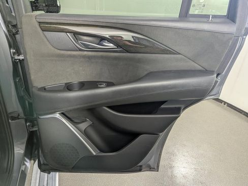 Used 2018 Cadillac Escalade Platinum image 29