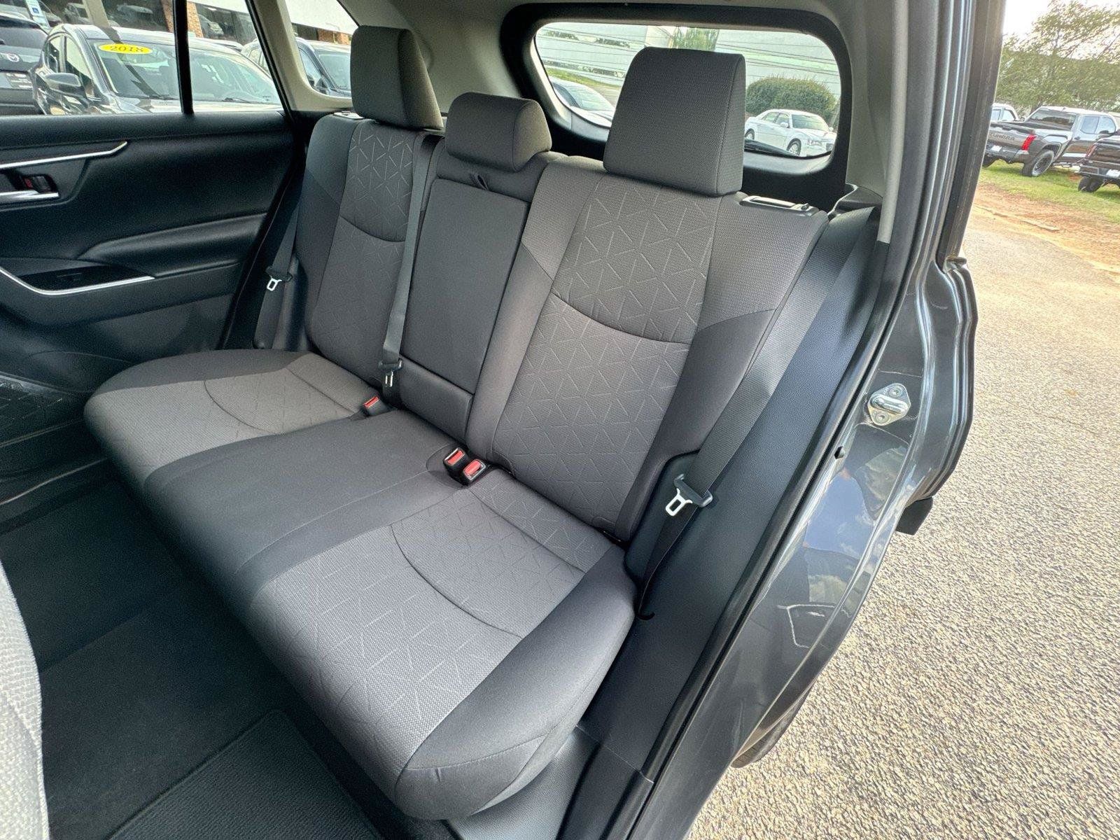 Used 2019 Toyota RAV4 XLE w/ Convenience Package FWD image 15