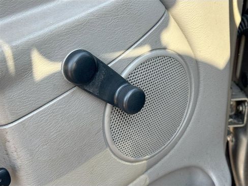 Used 2005 Dodge Ram 1500 Truck ST image 16