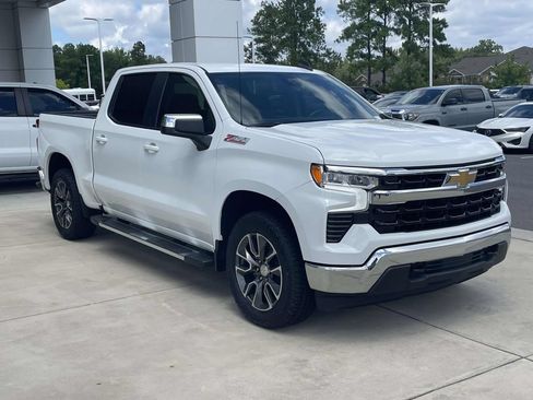 Used 2022 Chevrolet Silverado 1500 LT AWD/4WD image 5