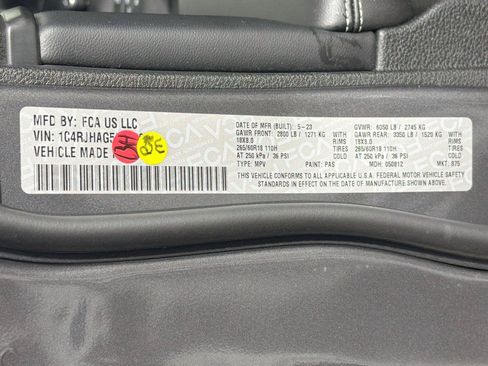 Used 2023 Jeep Grand Cherokee Laredo w/ Luxury Tech Group I AWD/4WD image 39
