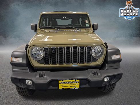 Used 2025 Jeep Wrangler Sport AWD/4WD image 2