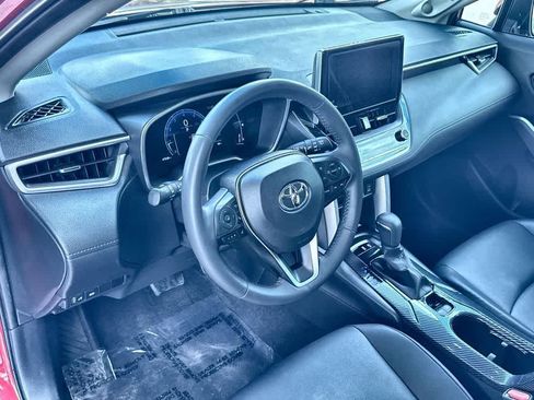 Used 2023 Toyota Corolla Cross XLE w/ Convenience Package FWD image 13