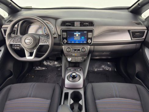 Used 2025 Nissan Leaf S image 11