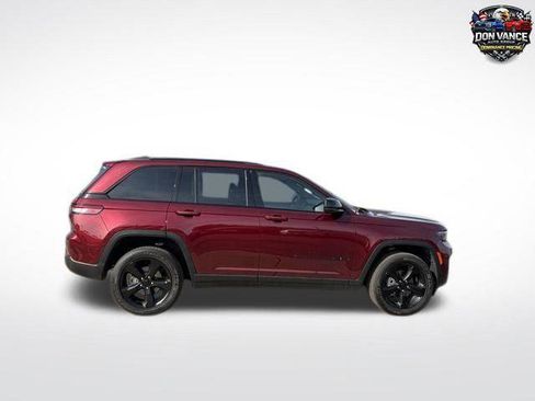 Certified 2025 Jeep Grand Cherokee Altitude image 6