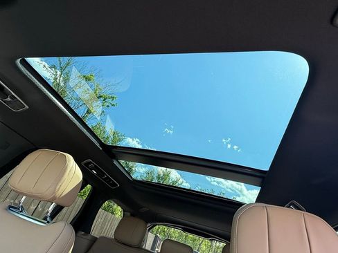 New 2026 Land Rover Range Rover SE image 28