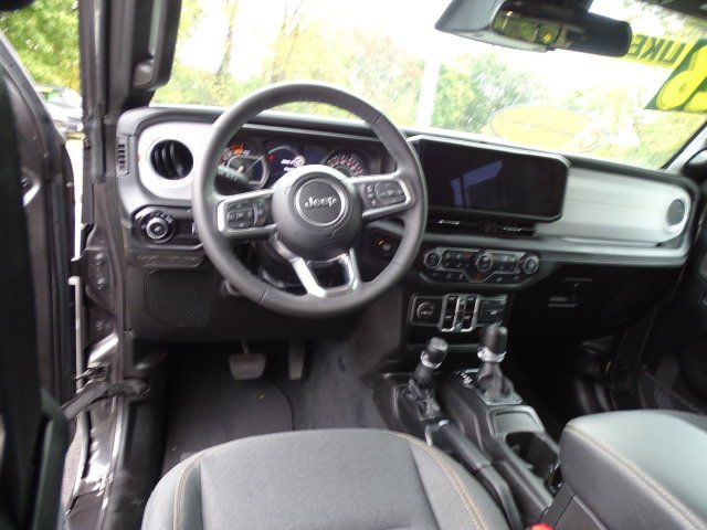 Certified 2026 Jeep Wrangler Unlimited Sahara AWD/4WD image 6