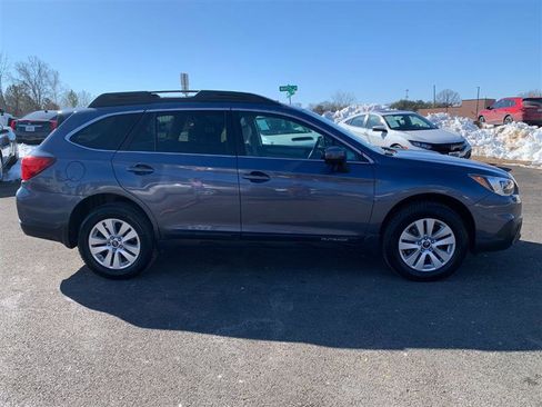 Used 2016 Subaru Outback 2.5i Premium image 3