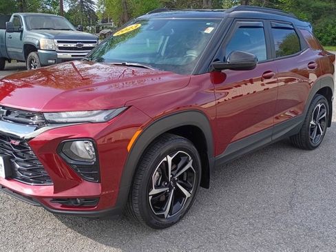Used 2023 Chevrolet TrailBlazer RS w/ Sun and Liftgate Package AWD/4WD image 3