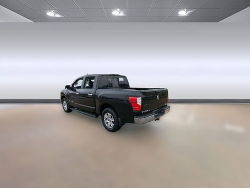 Used 2017 Nissan Titan SV image 3
