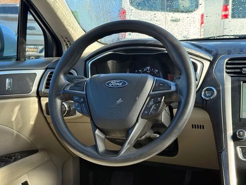 Used 2020 Ford Fusion SE FWD image 18