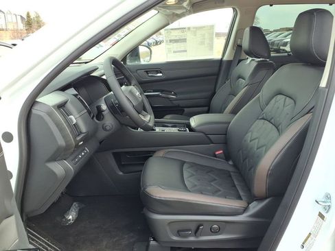 New 2026 Nissan Pathfinder Platinum image 26