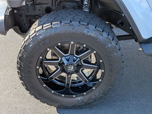 Used 2022 Jeep Wrangler Unlimited Sahara image 9