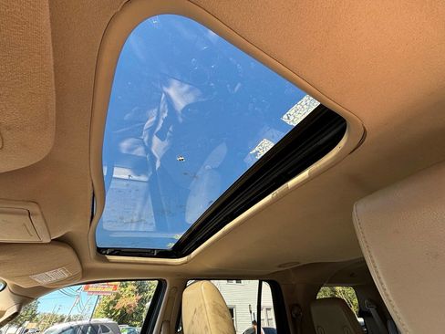 Used 2011 Ford Expedition XLT w/ 202A Rapid Spec Order Code image 9