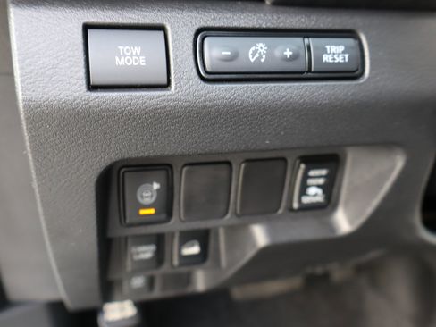 Used 2023 Nissan Frontier SV w/ Technology Package image 21