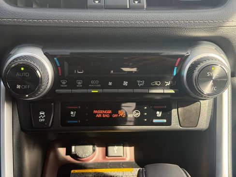 Used 2021 Toyota RAV4 Limited image 21