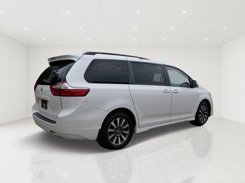 Used 2018 Toyota Sienna XLE w/ XLE Navigation Package AWD/4WD image 6
