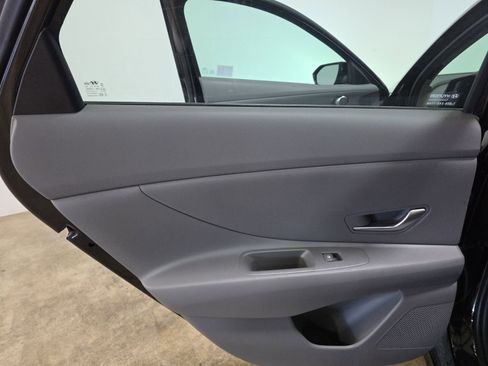 Used 2025 Hyundai Elantra SE image 28