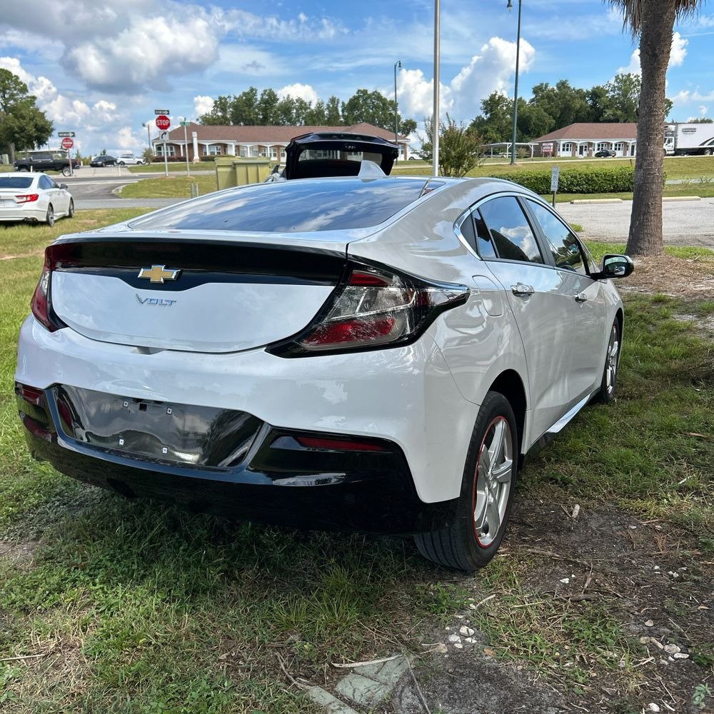 Used 2017 Chevrolet Volt LT FWD image 3
