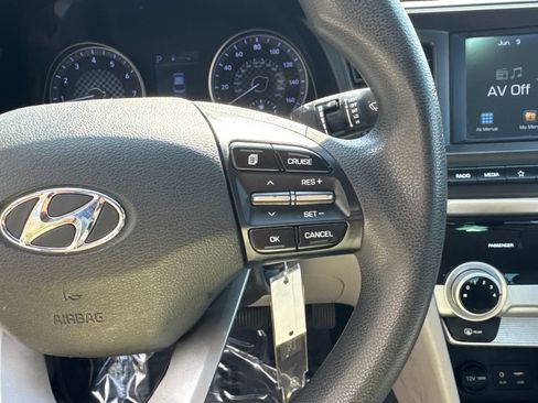 Used 2019 Hyundai Elantra SEL FWD image 25