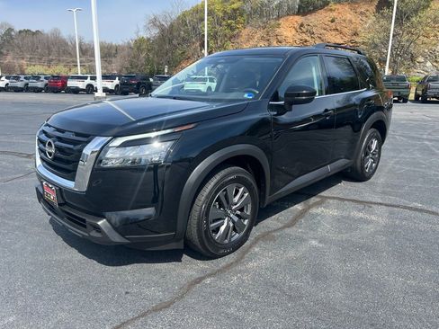 Used 2025 Nissan Pathfinder SV AWD/4WD image 3