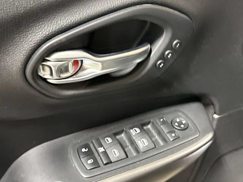 Used 2020 Jeep Cherokee Limited w/ Advanced Safety Group FWD image 21