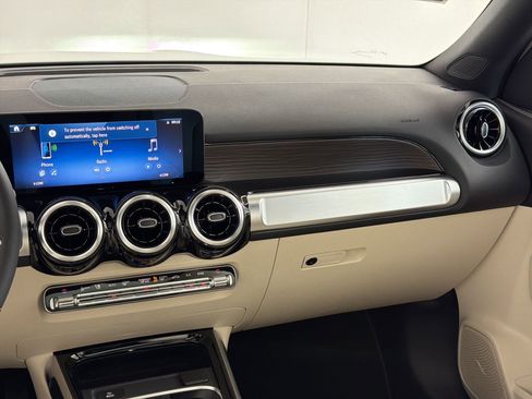 Used 2026 Mercedes-Benz GLB 250 4MATIC image 28