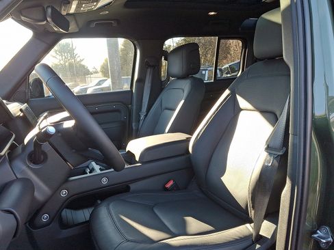 New 2026 Land Rover Defender 110 X-Dynamic SE image 3