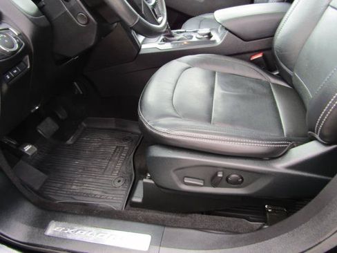 Certified 2019 Ford Explorer Limited w/ Ford Safe & Smart Package AWD/4WD image 18