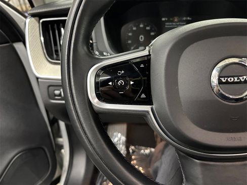 Used 2021 Volvo XC60 T6 Inscription image 26