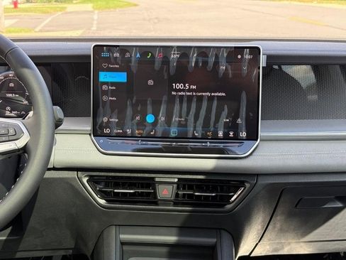 New 2025 Volkswagen Tiguan SE image 7