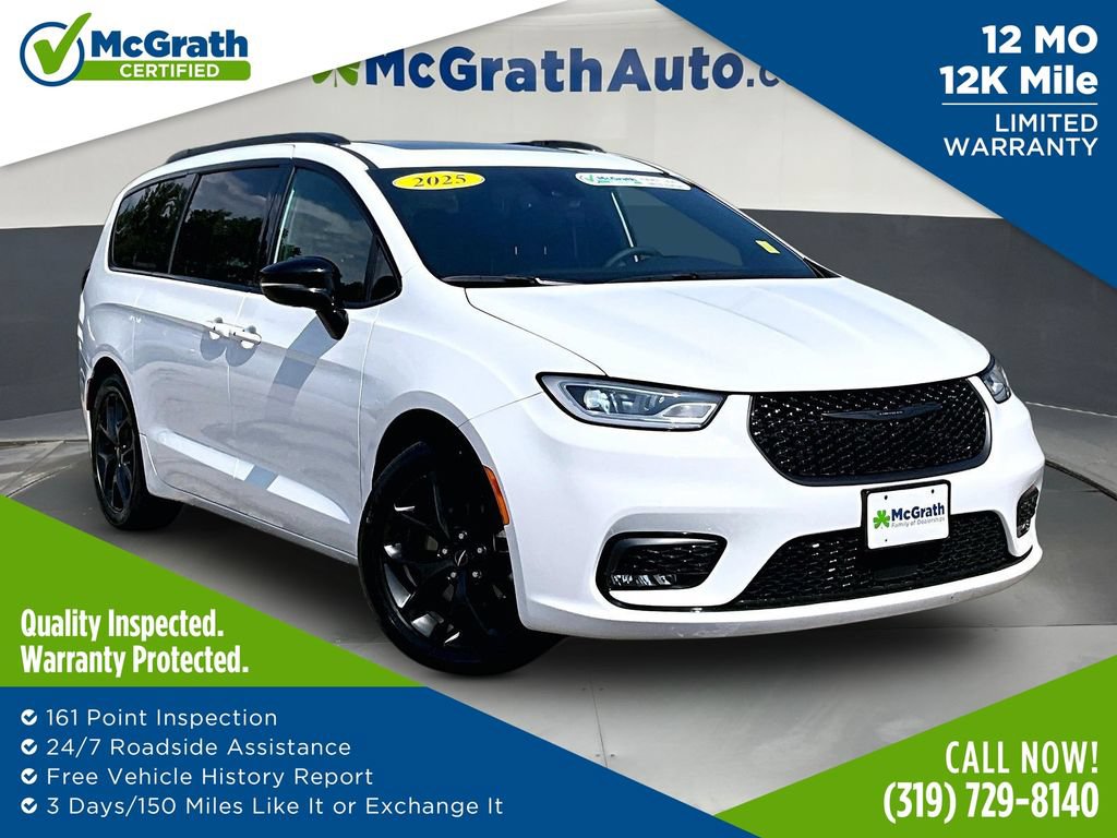 Used 2025 Chrysler Pacifica Limited FWD image 1