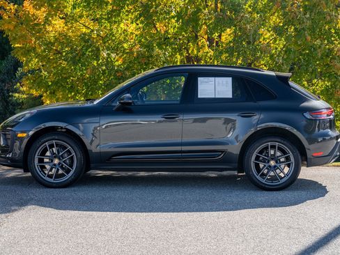 Certified 2025 Porsche Macan image 2